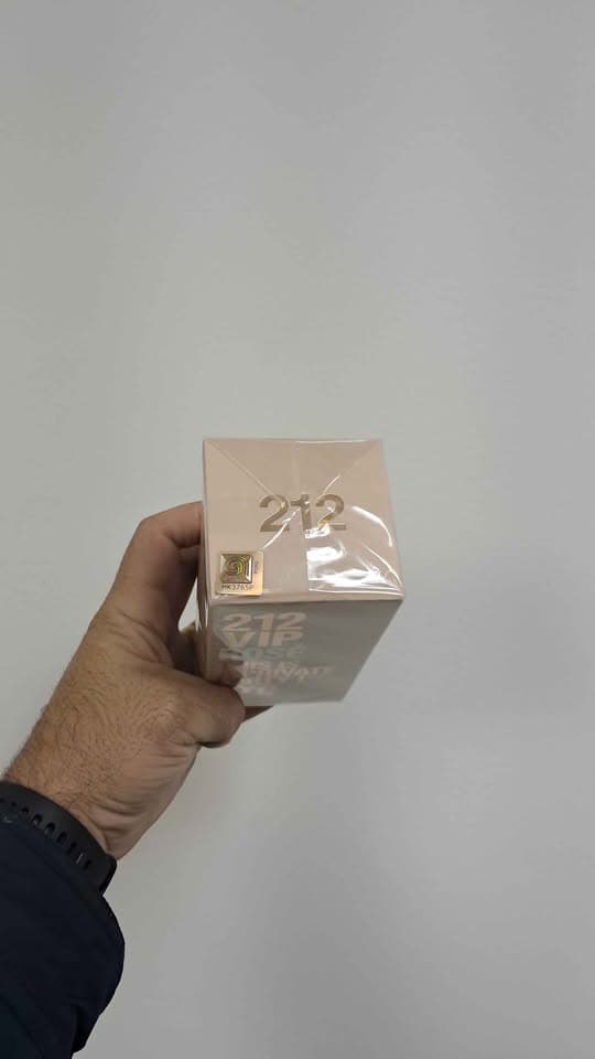Perfume Carolina Herrera 212 VIP Rosé Eau de Parfum Feminino 50ml Original - 3