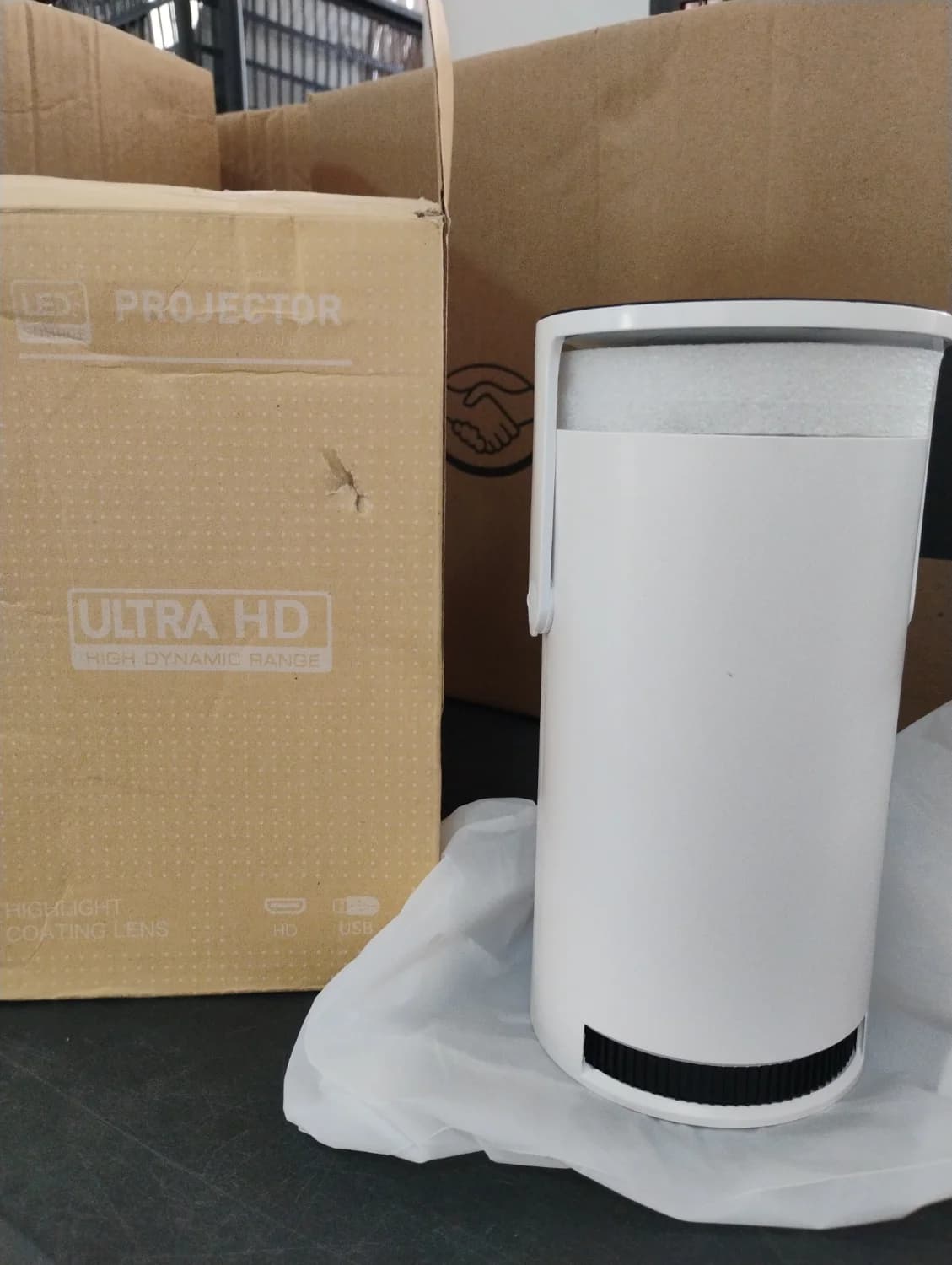 PROJETOR SMART PORTÁTIL FULL HD 4K ANDROID - 1