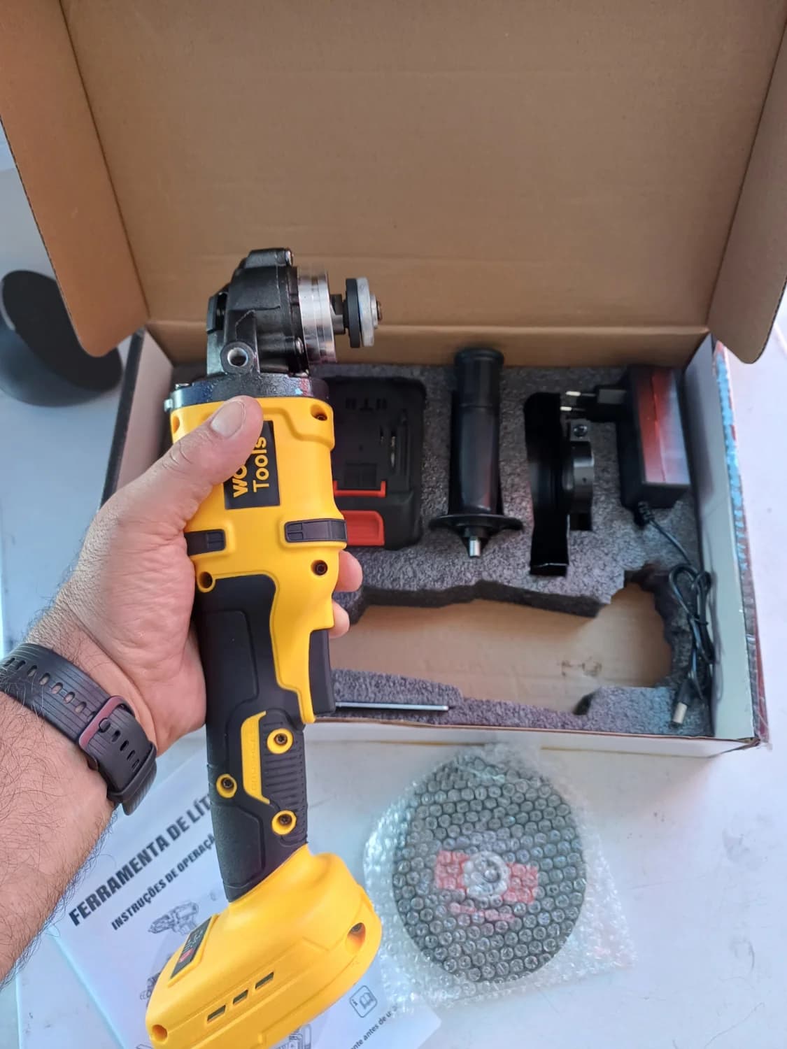 Wcoh Esmerilhadeira Angular Elétrica Brushless 2 Bateria - 1