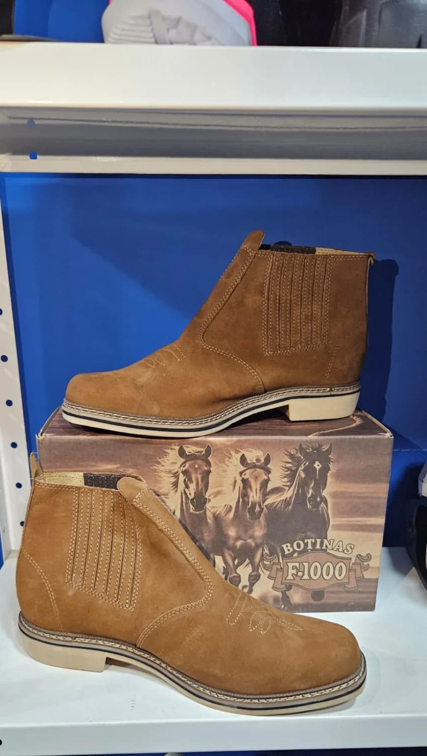 BOTINA BICO QUADRADO F1000 N°45 DE R$ 261,00 POR - 1