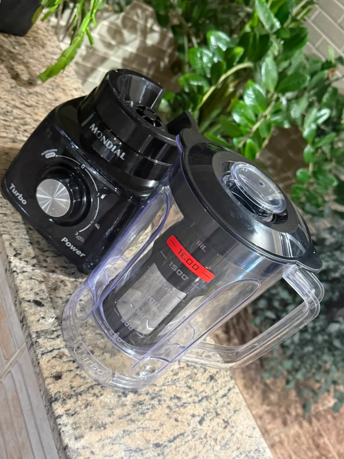 Liquidificador Portátil Mondial Turbo Power 2.2 L Preto 127v. ( pequeno arranhado e Sem Caixa) - 1