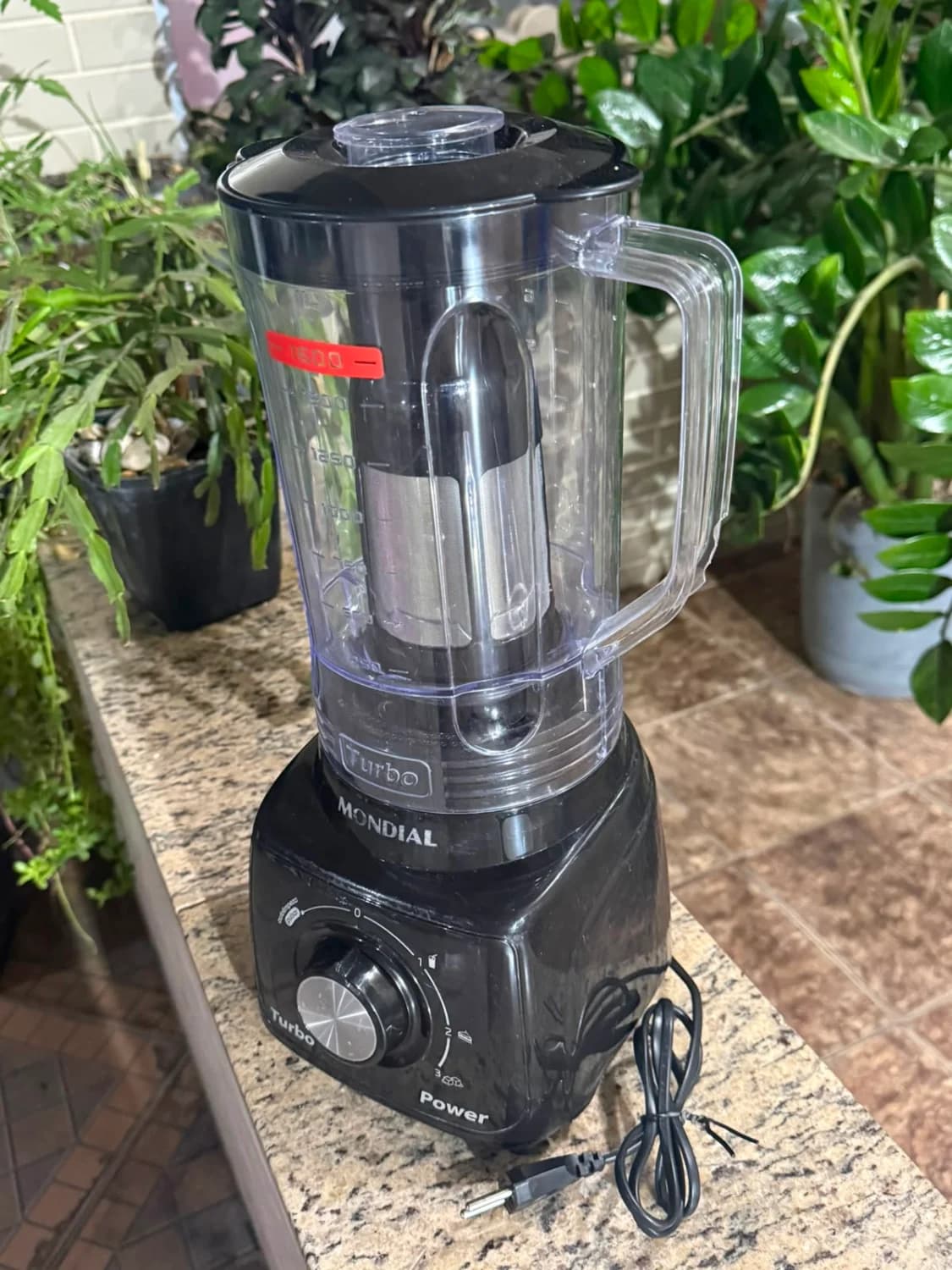 Liquidificador Portátil Mondial Turbo Power 2.2 L Preto 127v. ( pequeno arranhado e Sem Caixa) - 5