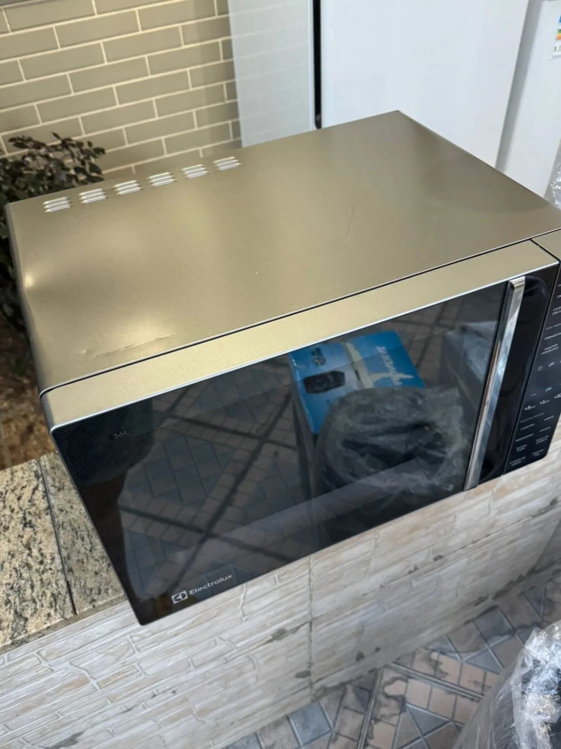 Forno de Micro-ondas Electrolux Efficient ME36S com Funções Fermentar e Manter Aquecido Prata - 36L - 110V - 4