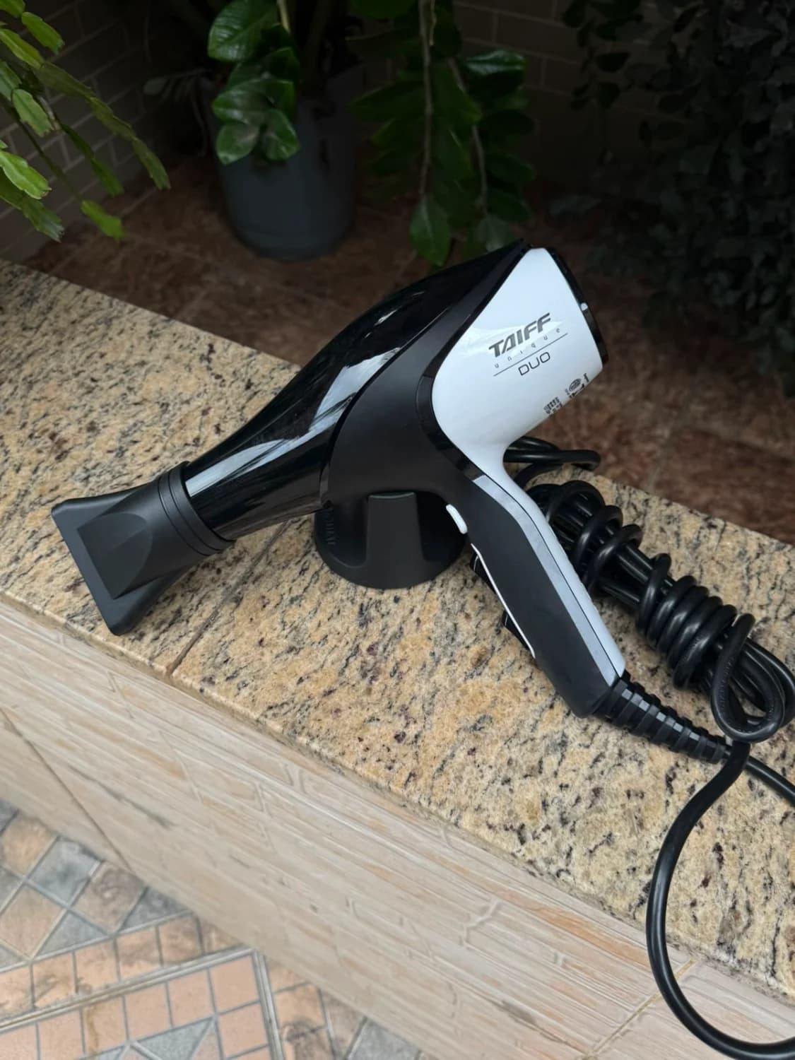 Secador De Cabelos Taiff Unique Duo Preto E Branco 2700w Bivolt Automático - 1