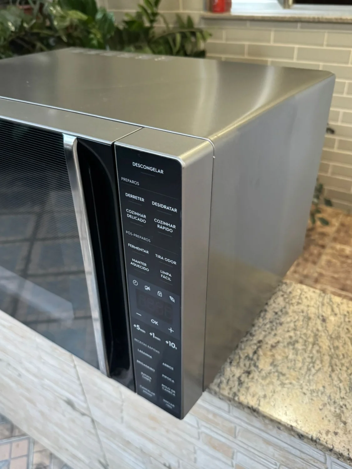 Forno de Micro-ondas Electrolux Efficient ME36S com Funções Fermentar e Manter Aquecido Prata - 36L - 110V - 5