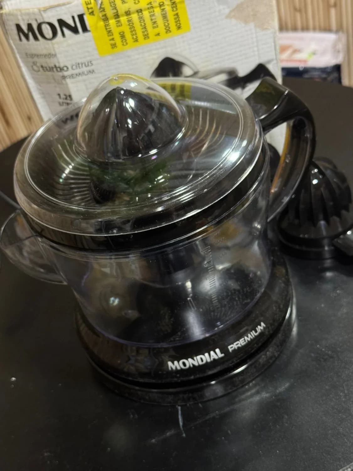 Espremedor Mondial Premium E02 Black 110V - 4