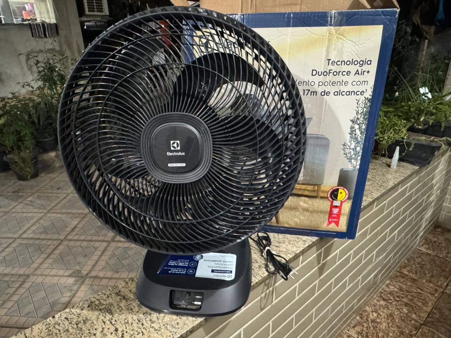 Ventilador de Mesa Electrolux EFD40 DuoForce Air+ 40cm 126W 6 Pás - 2