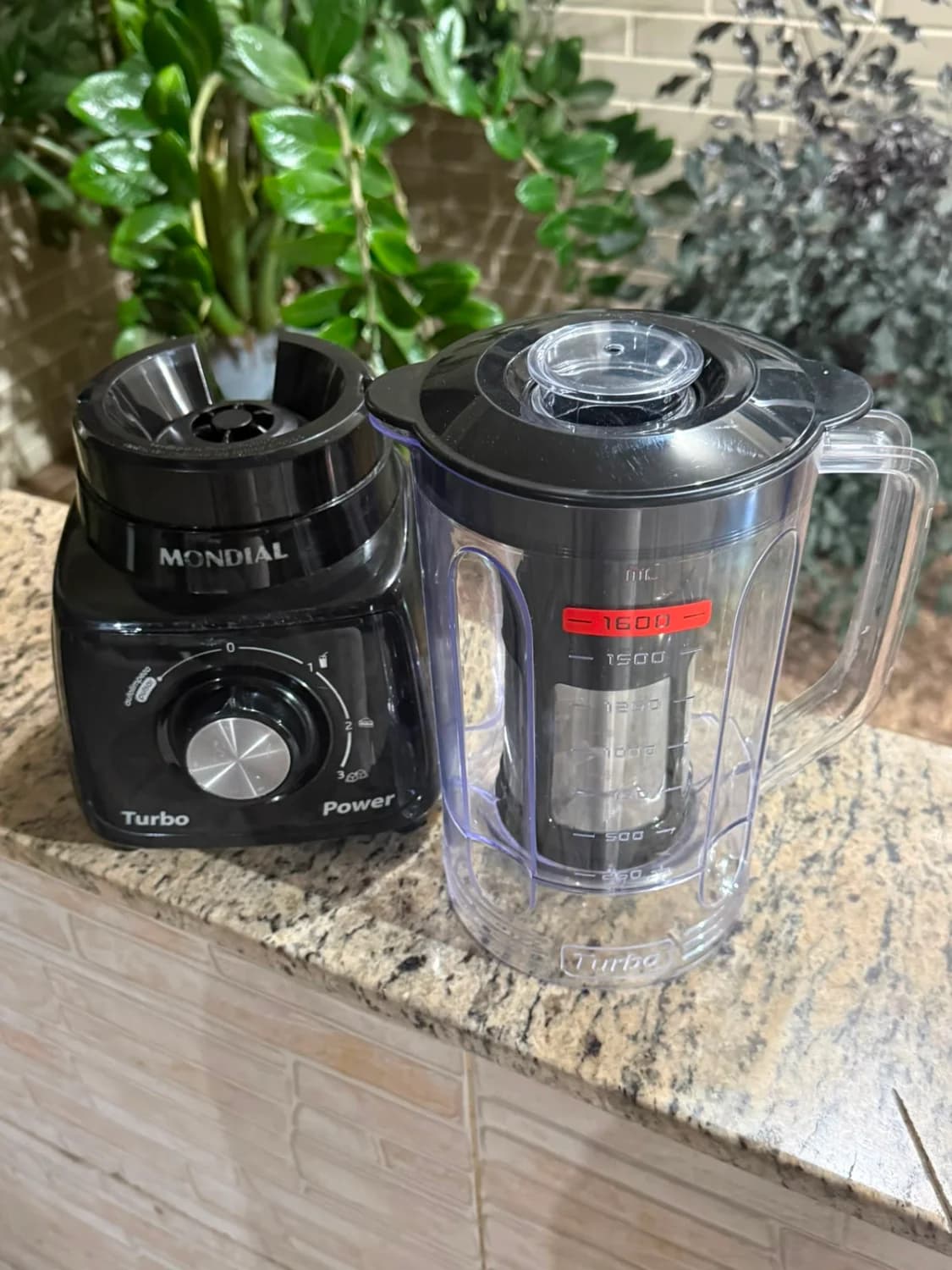 Liquidificador Portátil Mondial Turbo Power 2.2 L Preto 127v. ( pequeno arranhado e Sem Caixa) - 2