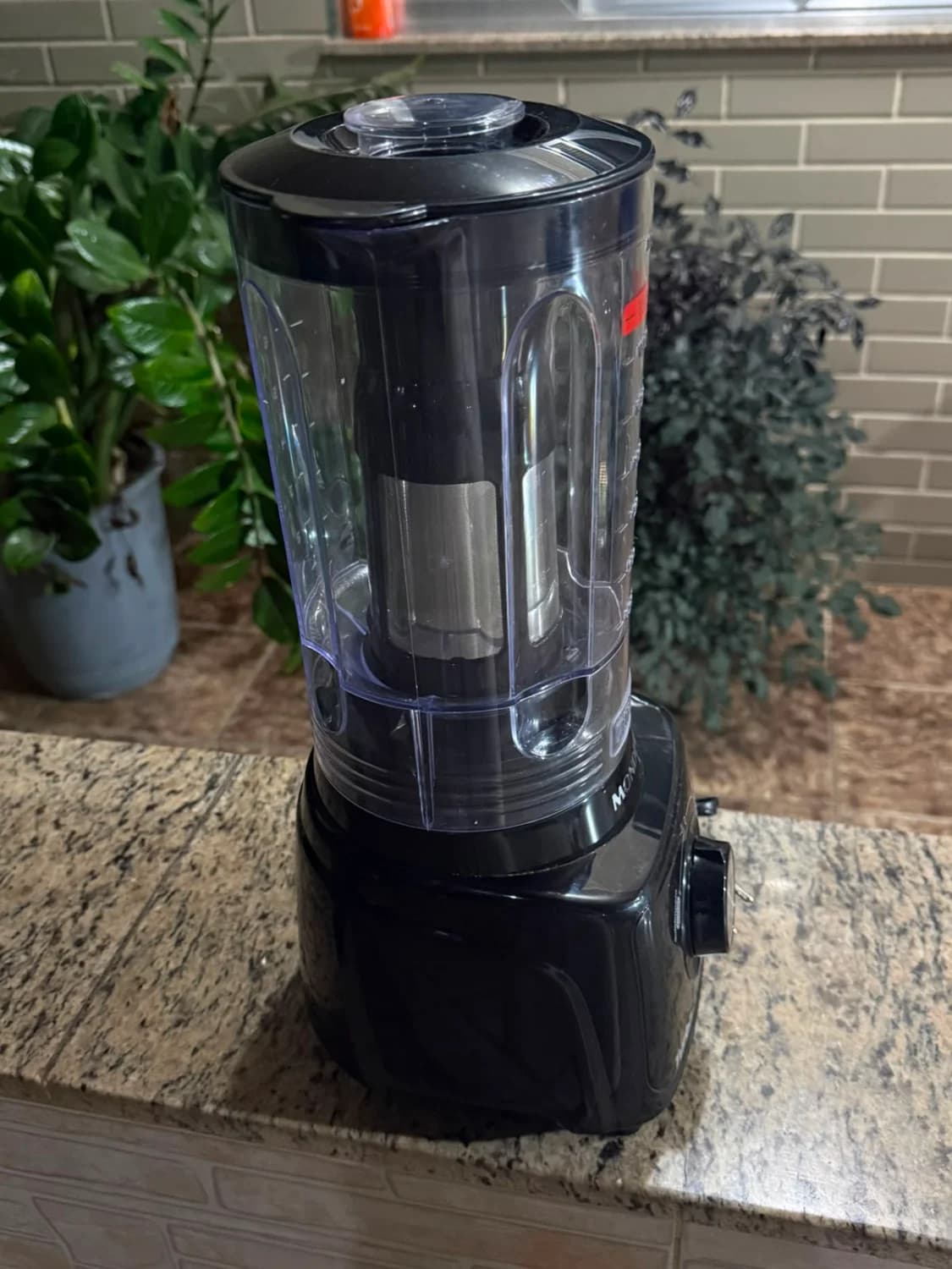 Liquidificador Portátil Mondial Turbo Power 2.2 L Preto 127v. ( pequeno arranhado e Sem Caixa) - 7
