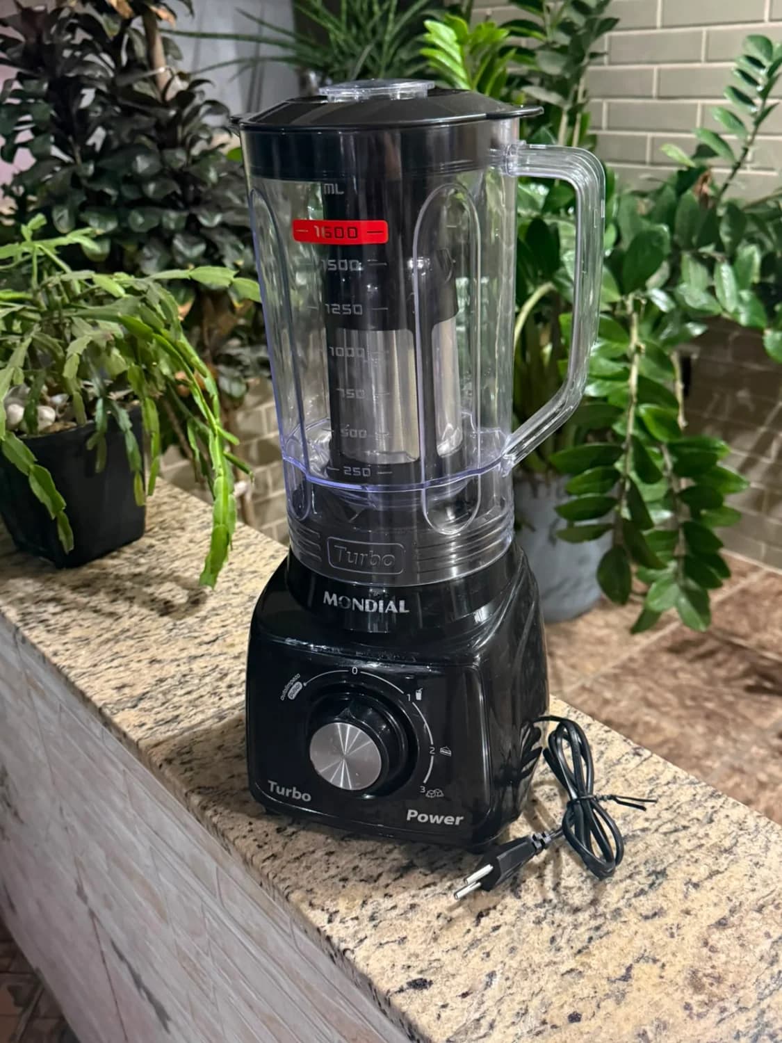 Liquidificador Portátil Mondial Turbo Power 2.2 L Preto 127v. ( pequeno arranhado e Sem Caixa) - 8