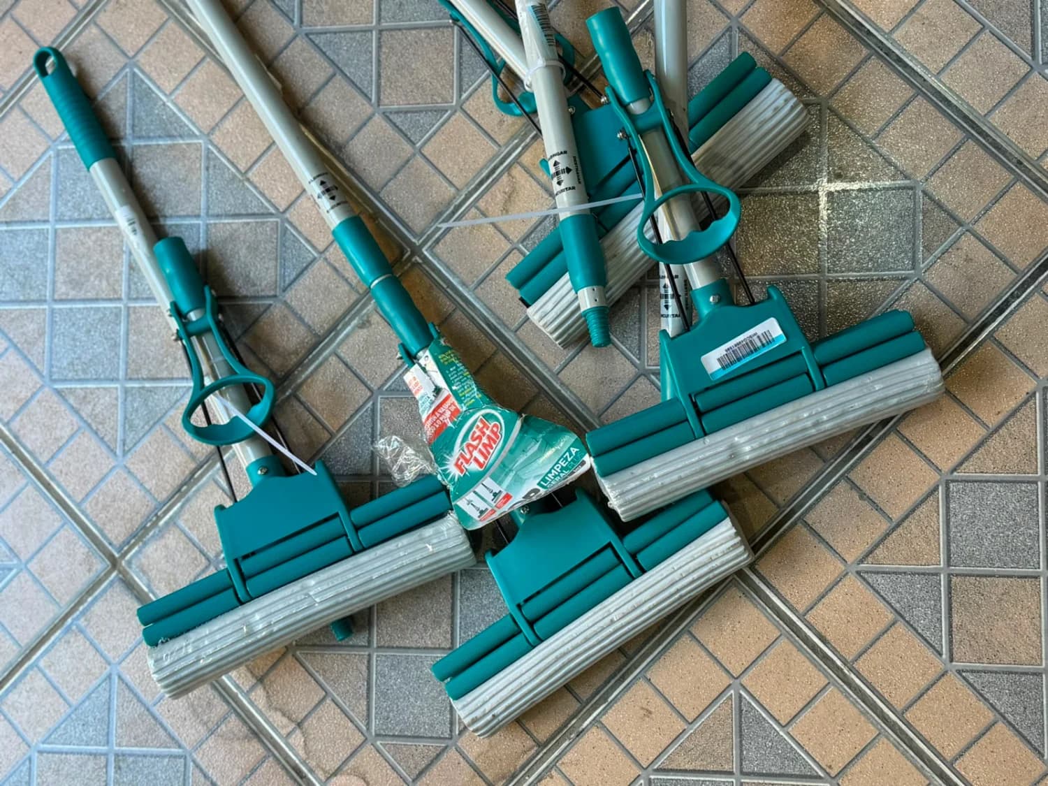 MOP7671 CZ FLASH LIMP - 1