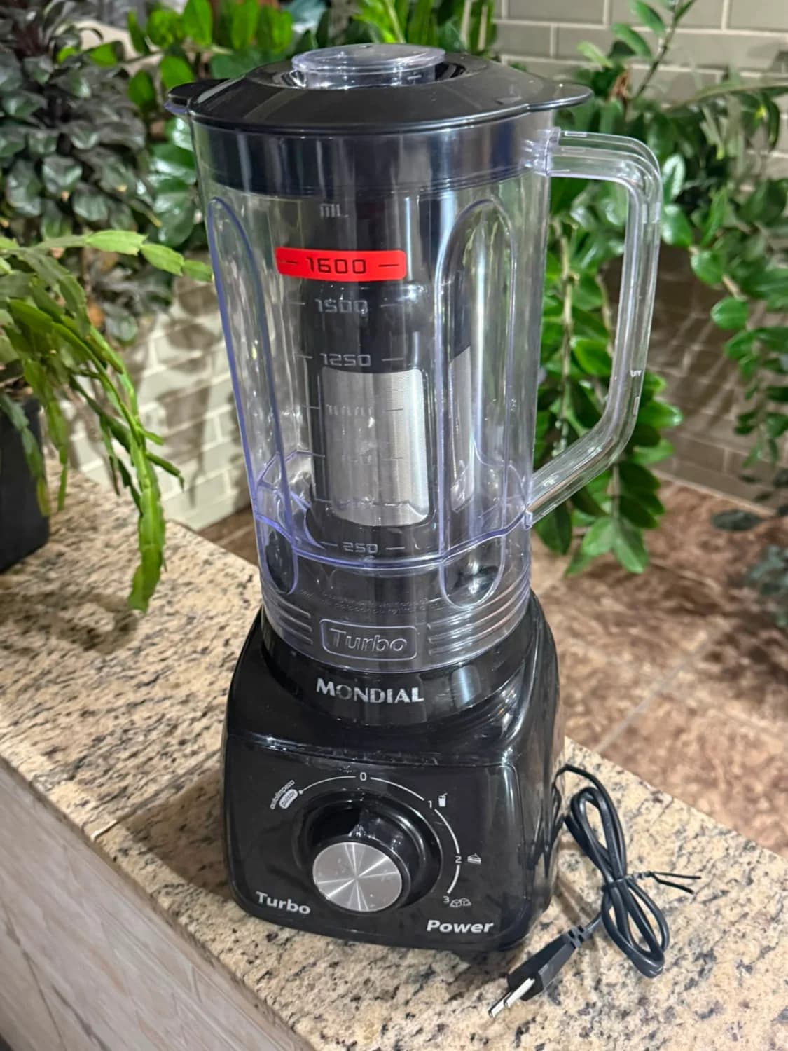 Liquidificador Portátil Mondial Turbo Power 2.2 L Preto 127v. ( pequeno arranhado e Sem Caixa) - 3