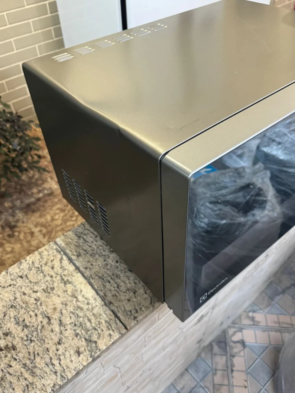 Forno de Micro-ondas Electrolux Efficient ME36S com Funções Fermentar e Manter Aquecido Prata - 36L - 110V - 3
