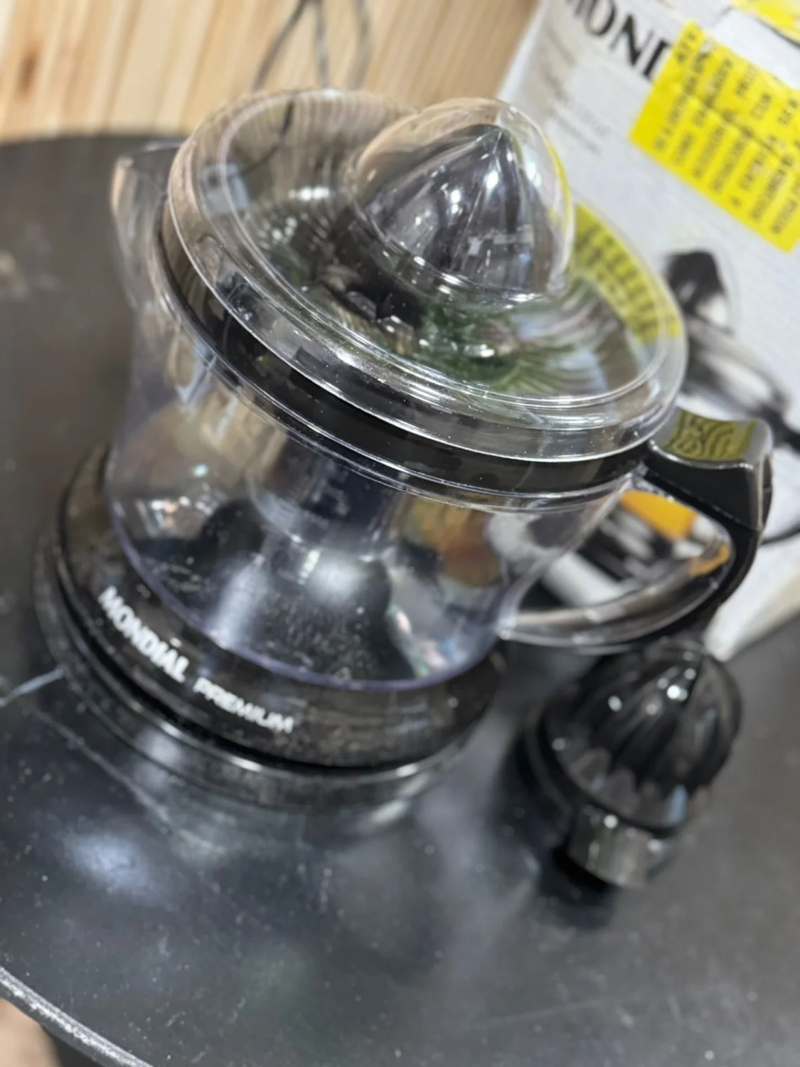 Espremedor Mondial Premium E02 Black 110V - 2