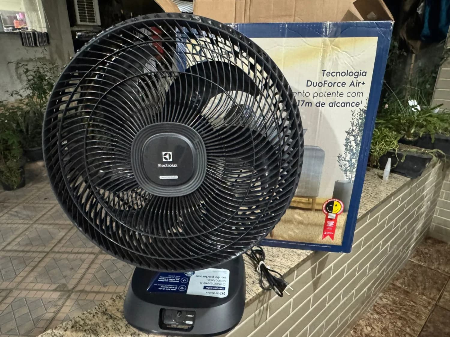 Ventilador de Mesa Electrolux EFD40 DuoForce Air+ 40cm 126W 6 Pás - 4