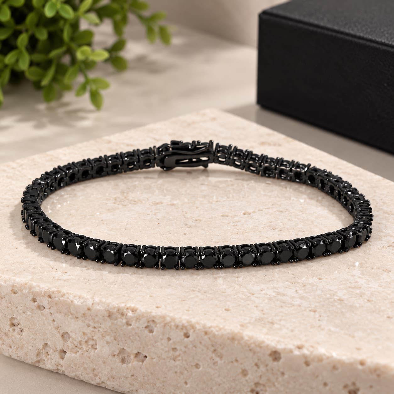 Pulseira de Zircônia, Banhada a Preto, Cravejada com Zircônias - 1