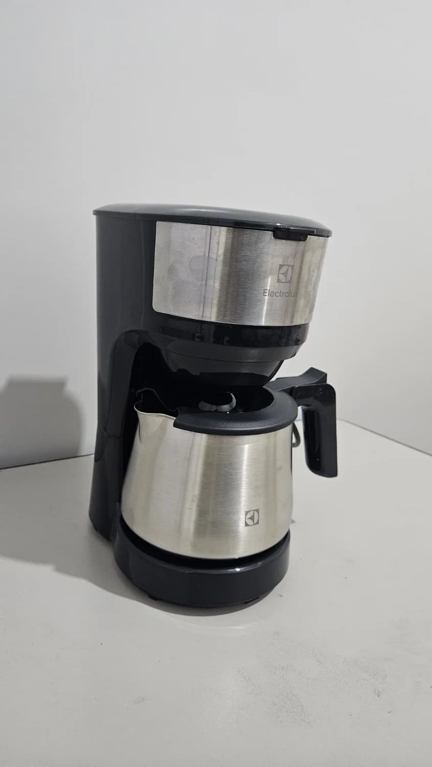 (USADA) Cafeteira Elétrica Electrolux ECM22 30 Xícaras Jarra Inox Inox e Preto - 1