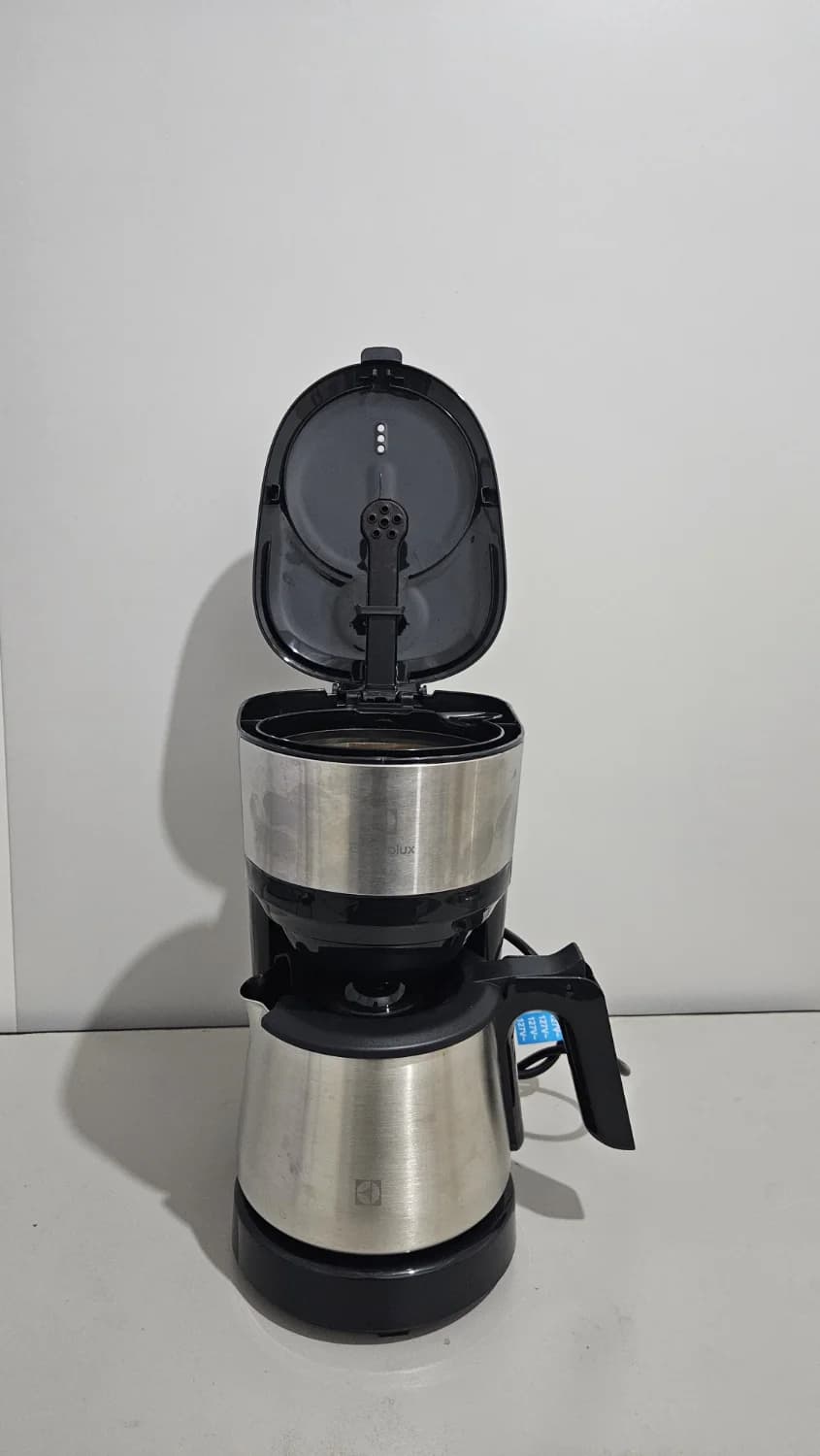 (USADA) Cafeteira Elétrica Electrolux ECM22 30 Xícaras Jarra Inox Inox e Preto - 2