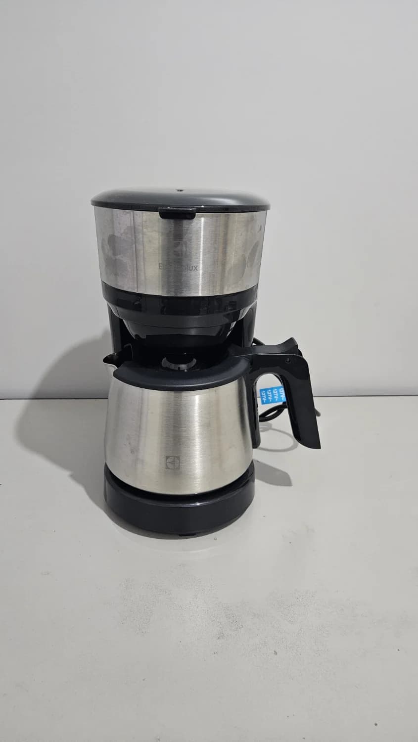 (USADA) Cafeteira Elétrica Electrolux ECM22 30 Xícaras Jarra Inox Inox e Preto - 3