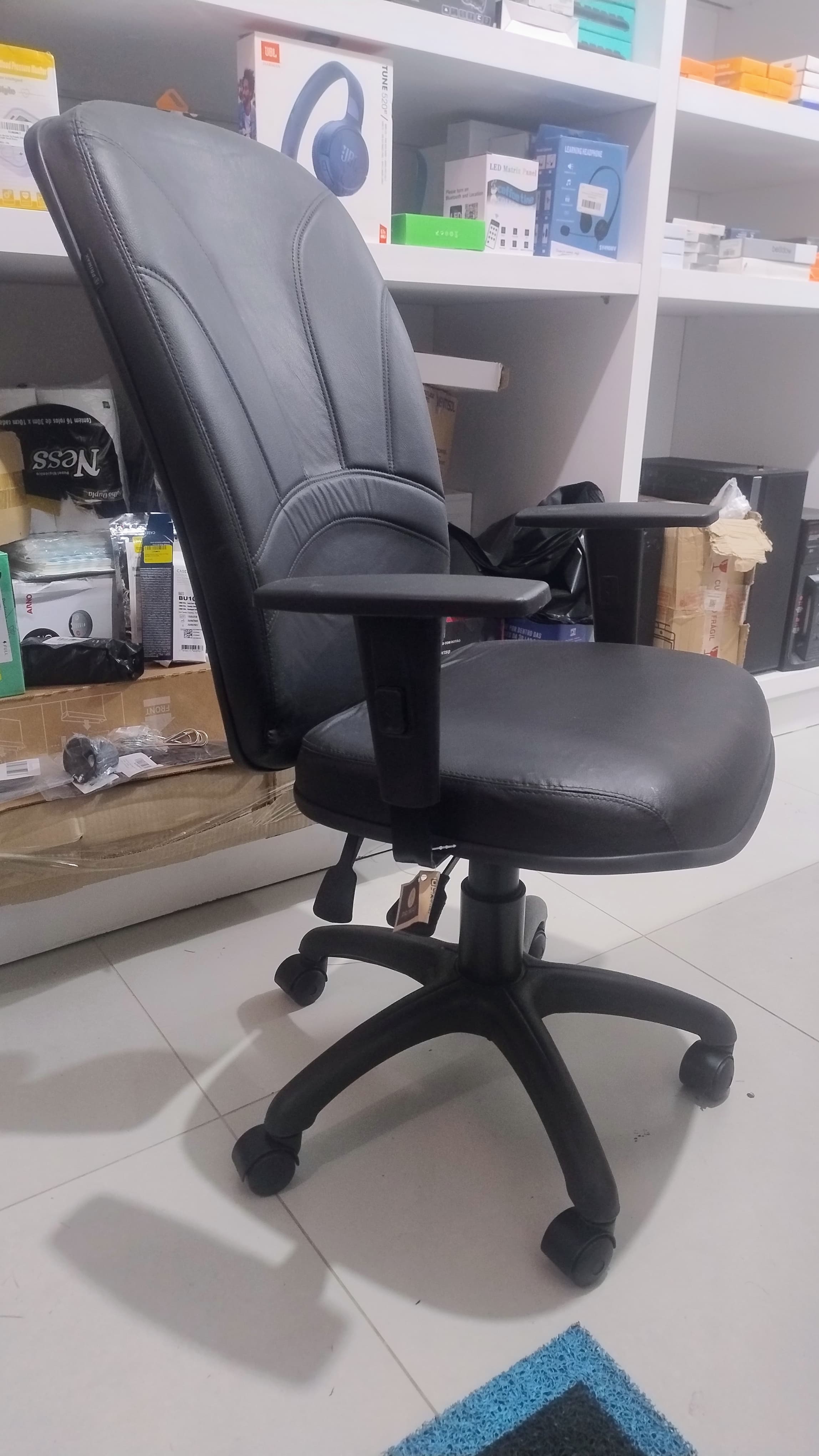 Poltrona Presidente Fraque Multi Regulavel Preta Primax Preto Couro Sintético - 1