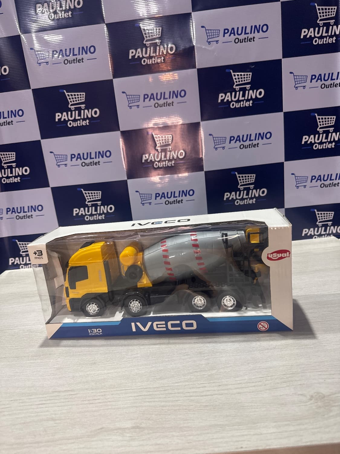 Caminhão betoneira iveco usual brinquedos - 1