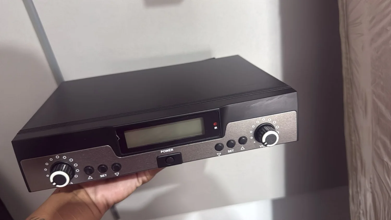 MICRIFONE UHF PROFESSIONAL WIRELESS MICROPHONE - 2