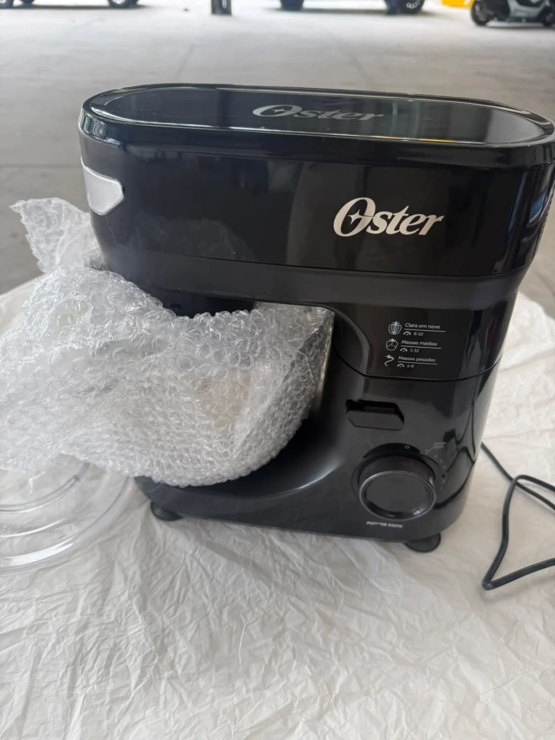 Batedeira Planetária Oster Bowl Inox III, OBAT641, 220V - 3