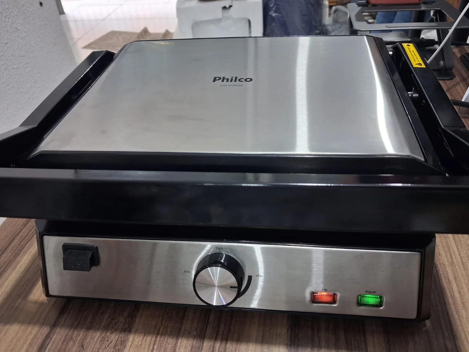 Grill e Sanduicheira Philco PGR50A 2 em 1 1500W 110V Abertura 180° - 3