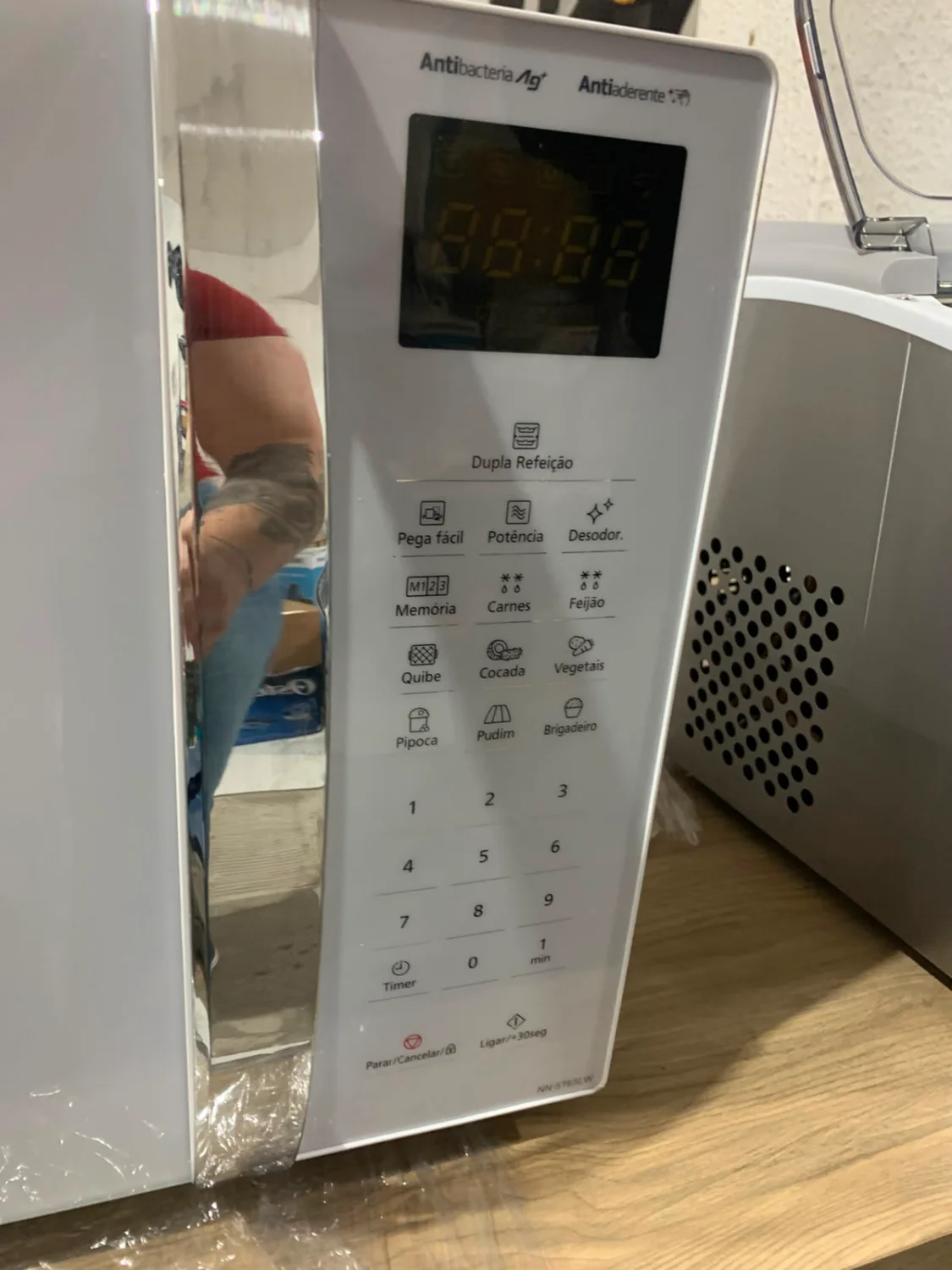 Micro-ondas Panasonic 34L NN-ST65LWRUN 127V Branco Digital – Dupla Refeição \ com avaria - 4