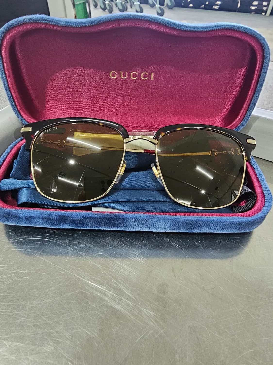 OCULOS GUCCI MASCULINO GG0918S COR PRETO COM DOURADO - 2