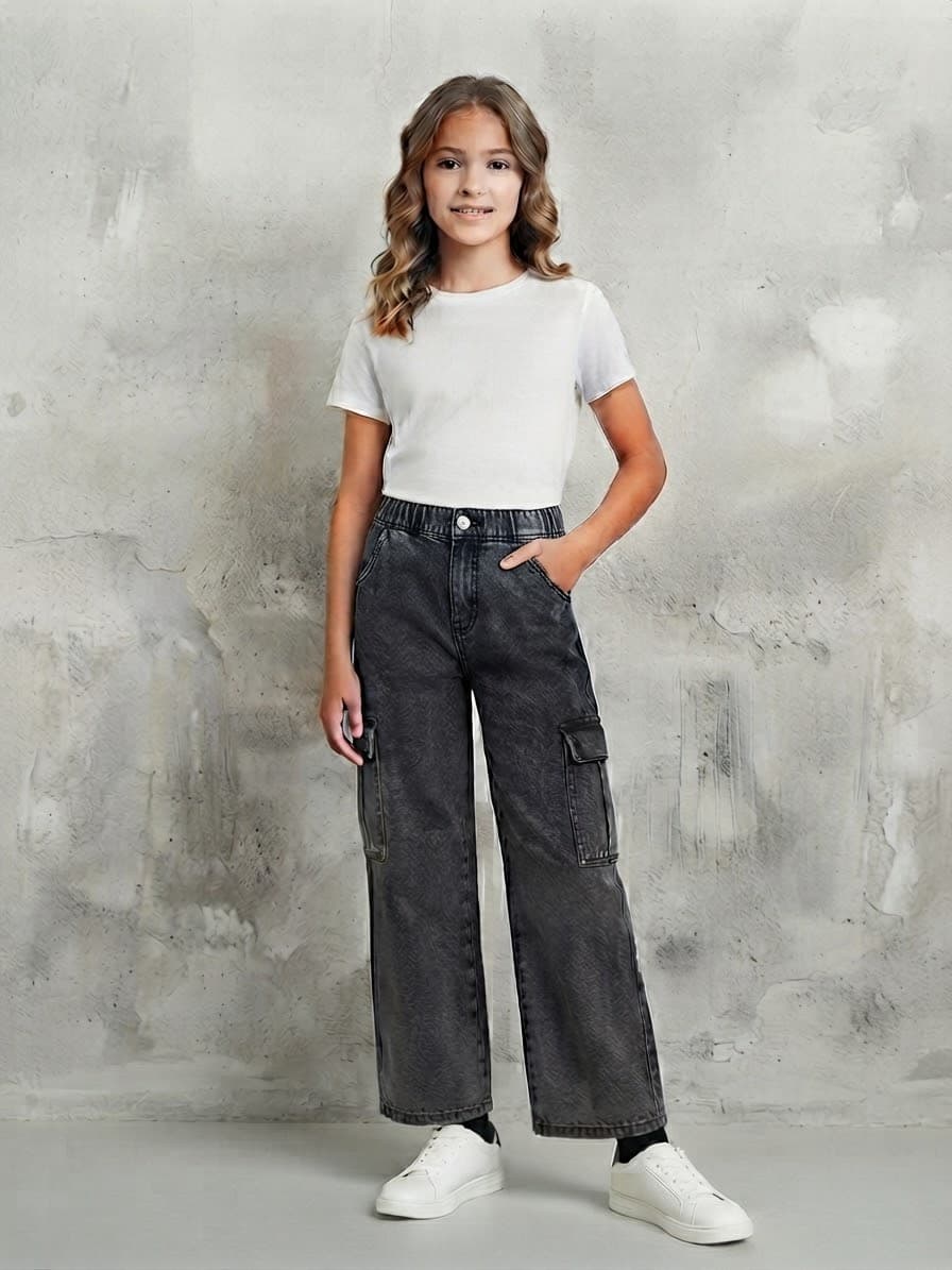 ⚫ CALÇA JEANS INFANTIL WIDE LEG CARGO - MODELO COM BOTÃO ⚫ 📏 Tamanho disponível: 12 🧵 Estilo, Conforto e Qualidade Garantidos - 1