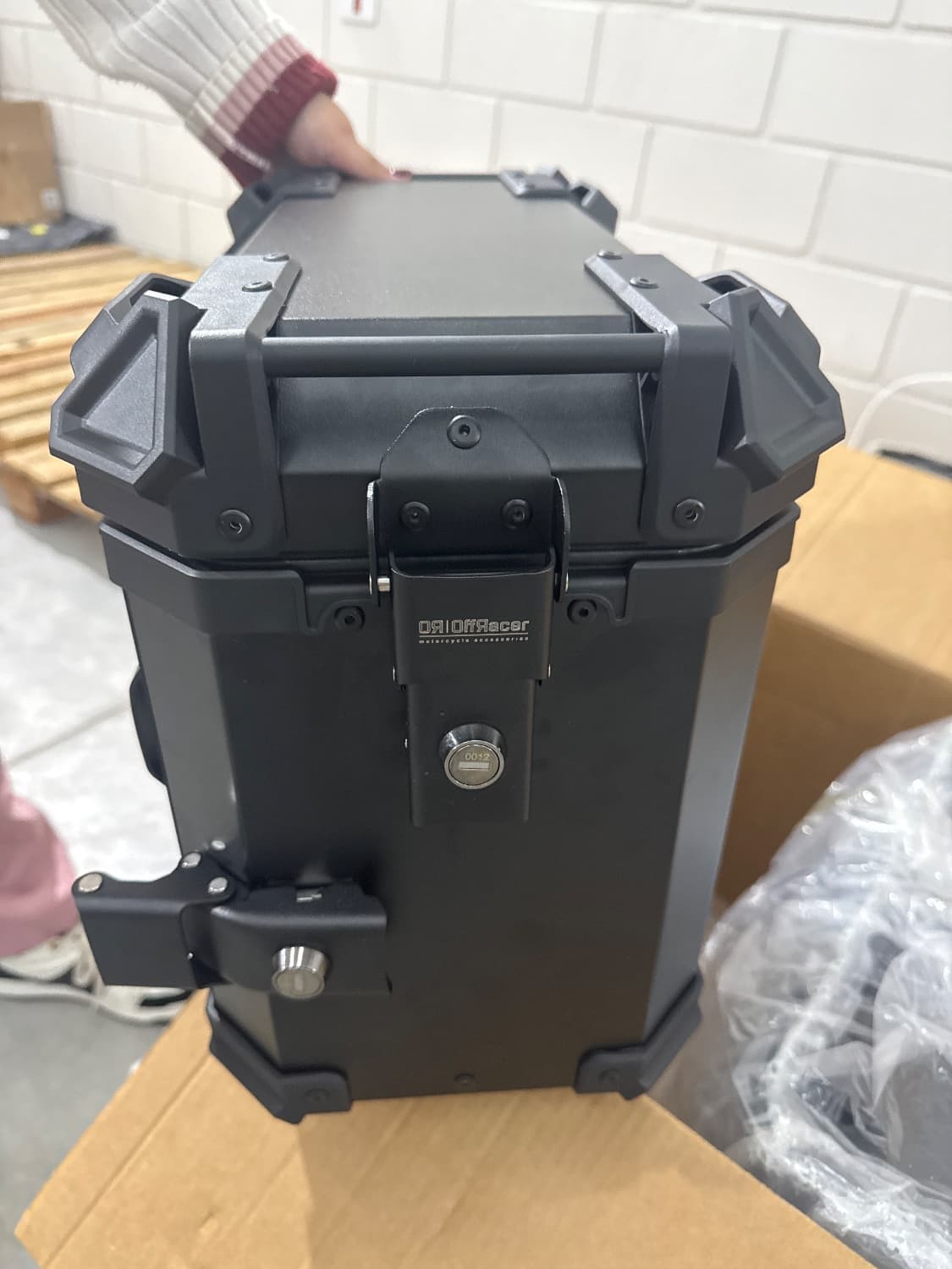PAR BAULETO LATERAL ALUMÍNIO PRETO 36L COM TRAVA PARA MOTOS - 3