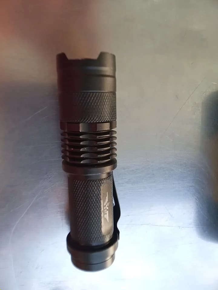 MINI LANTERNA TÁTICA YBF LED RECARREGÁVEL USB PRETO COM ZOOM SUPER FORTE BRANCA - 1