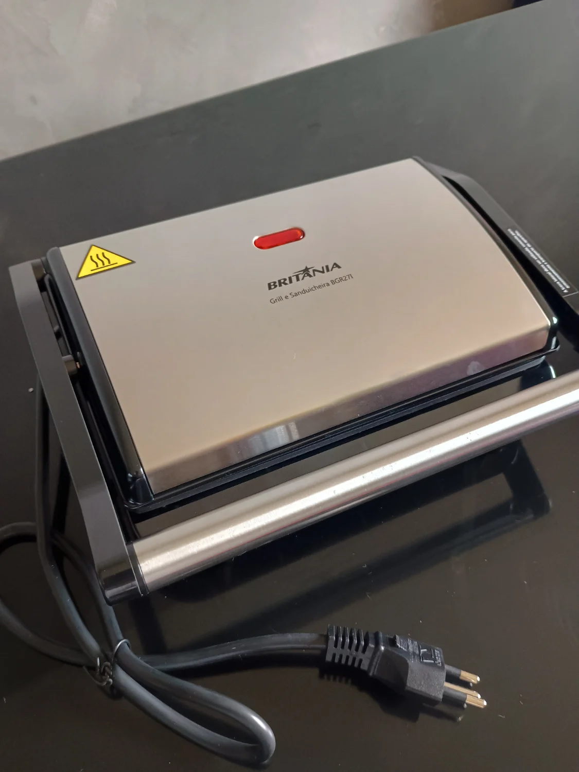 Sanduicheira e Grill Britânia 2 em 1 de Inox com trava de segurança - 2
