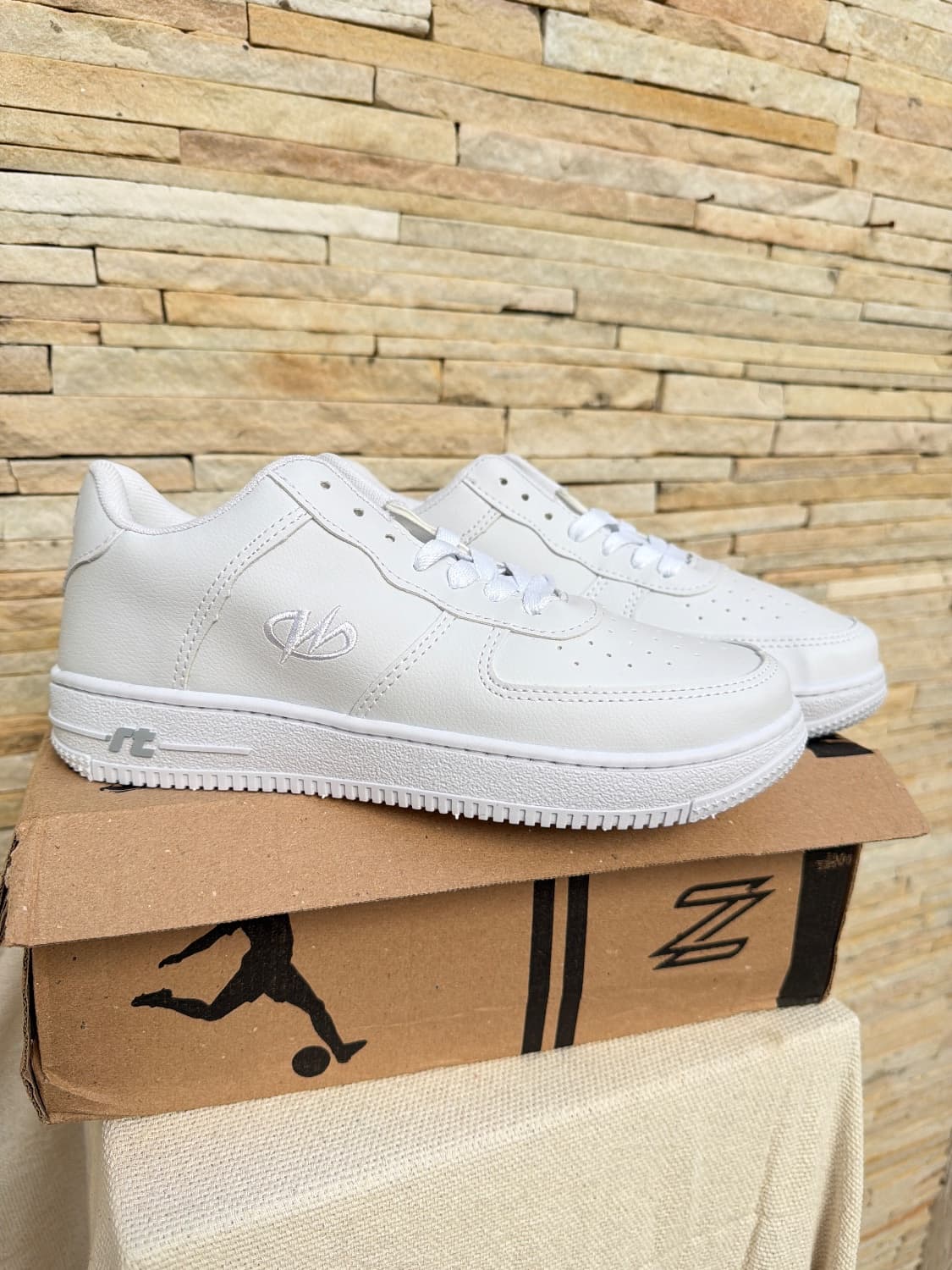 TENIS MASCULINO RUNWAY TAM 38 - 1