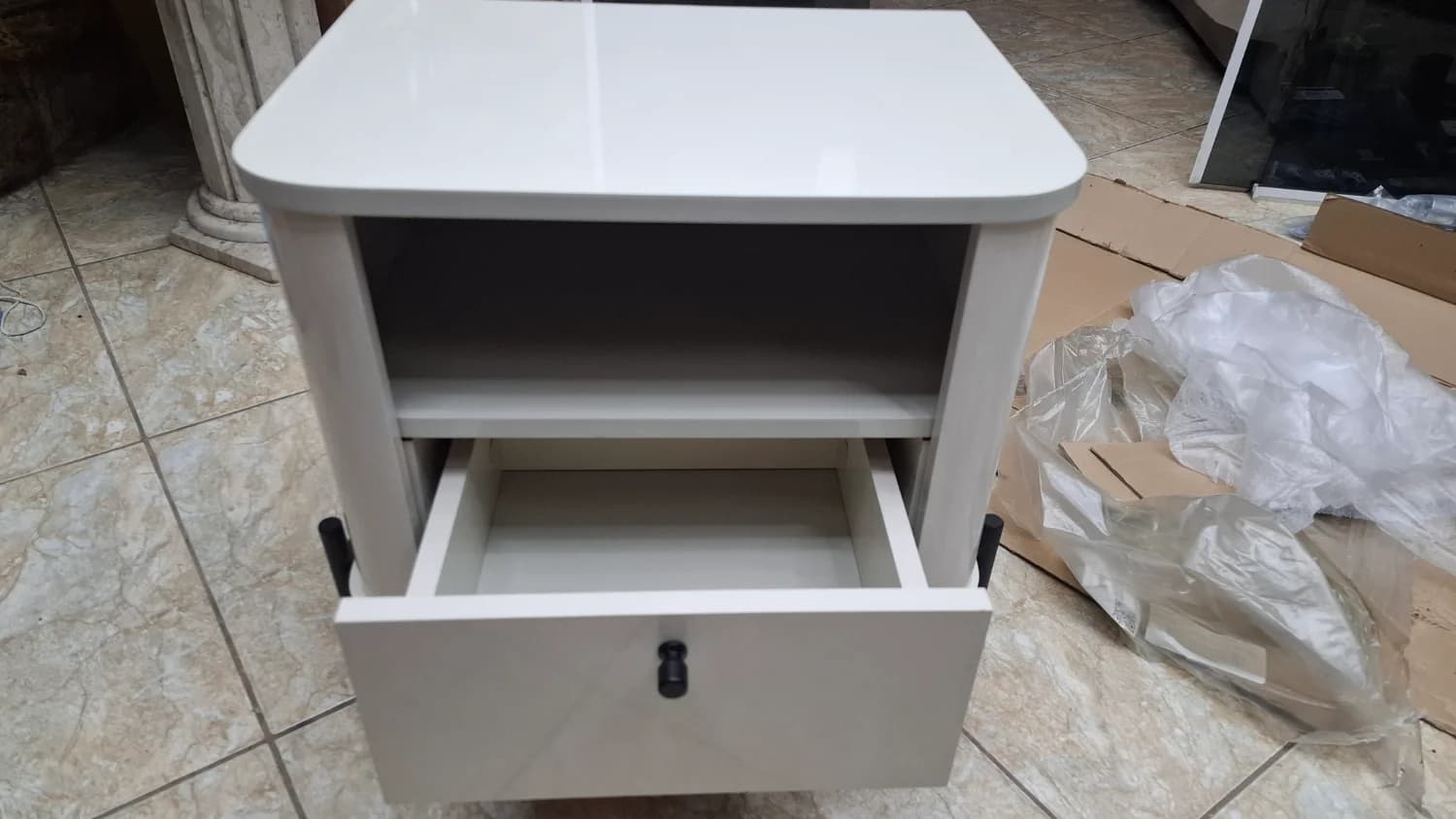 Mesa de cabeceira 1 gaveta Alt 45cm Lar 45 cm e Prof 33cm cor bege - 3